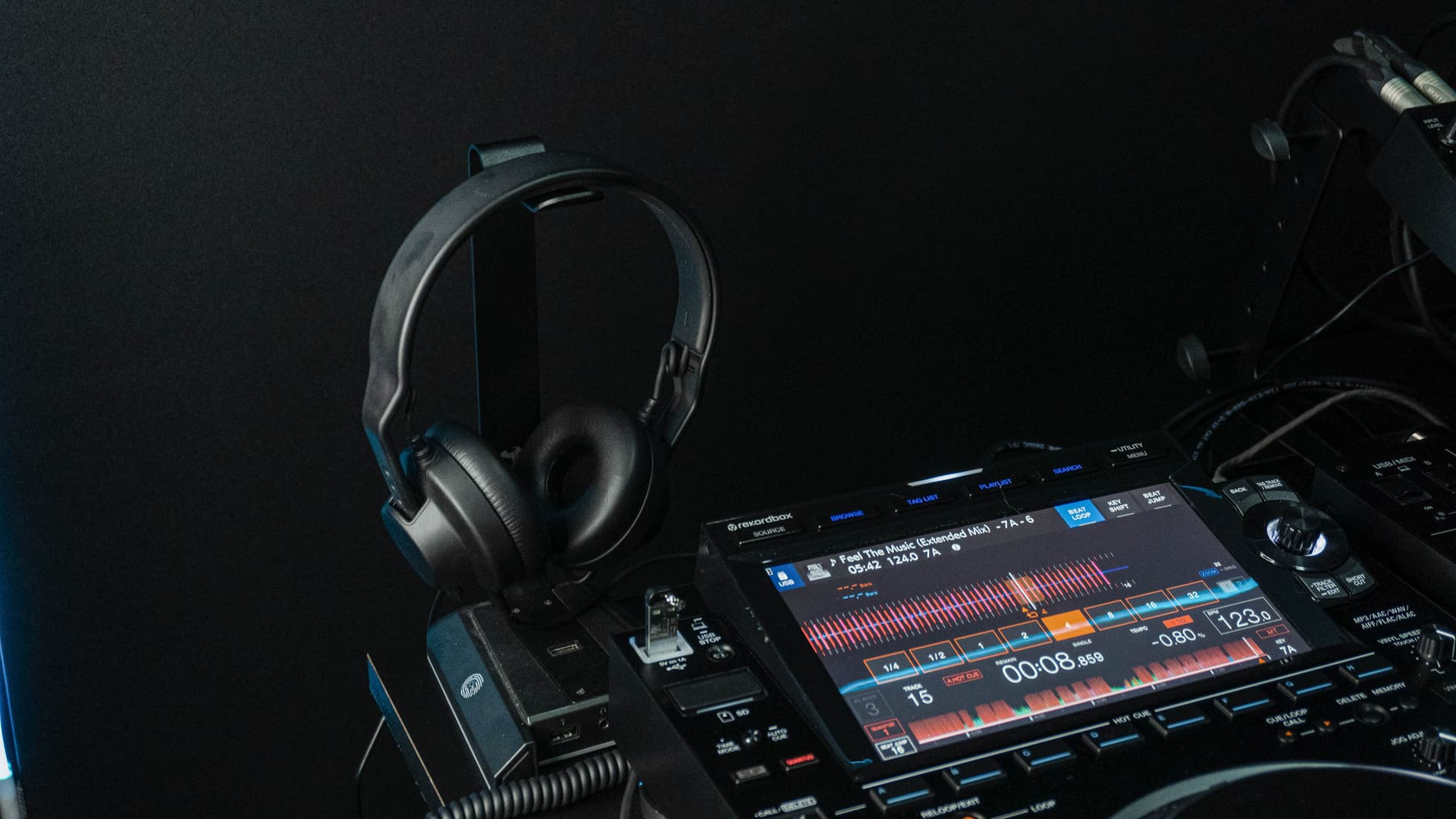DJ Training background